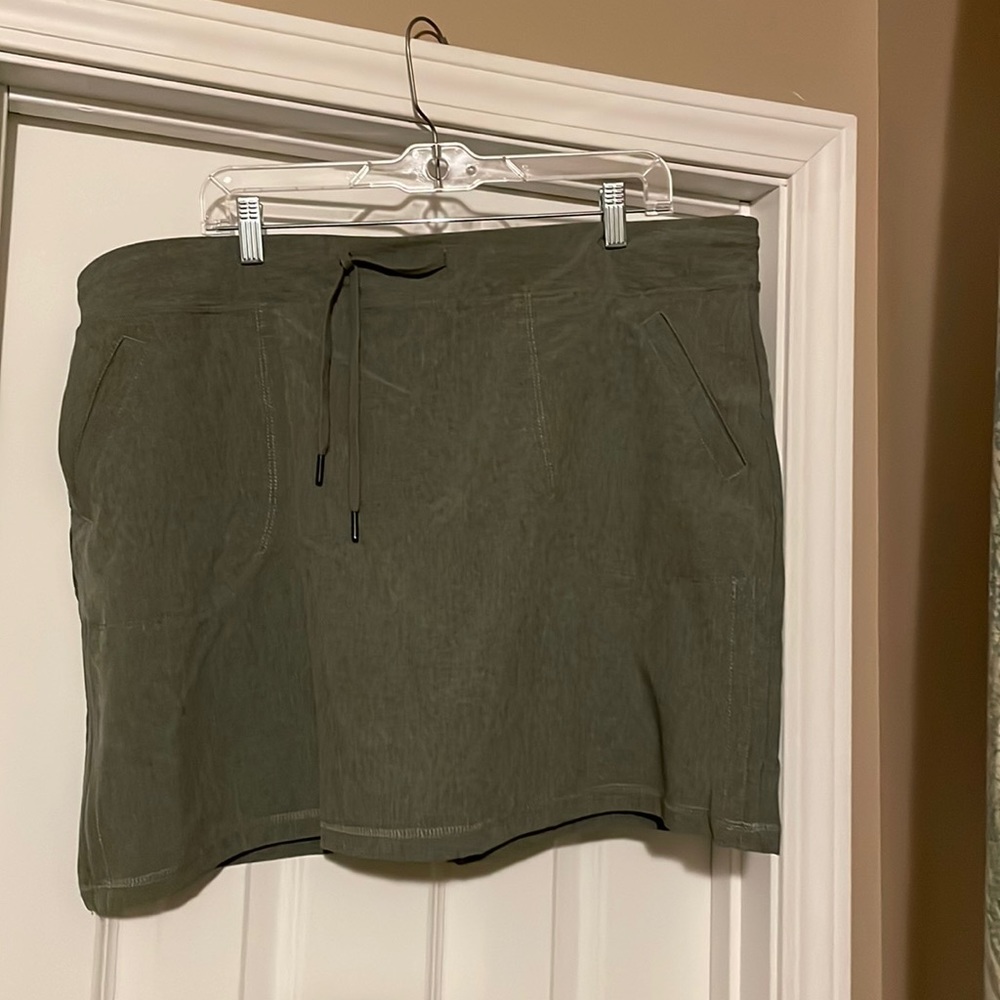 Adventura skort heathered green size XL